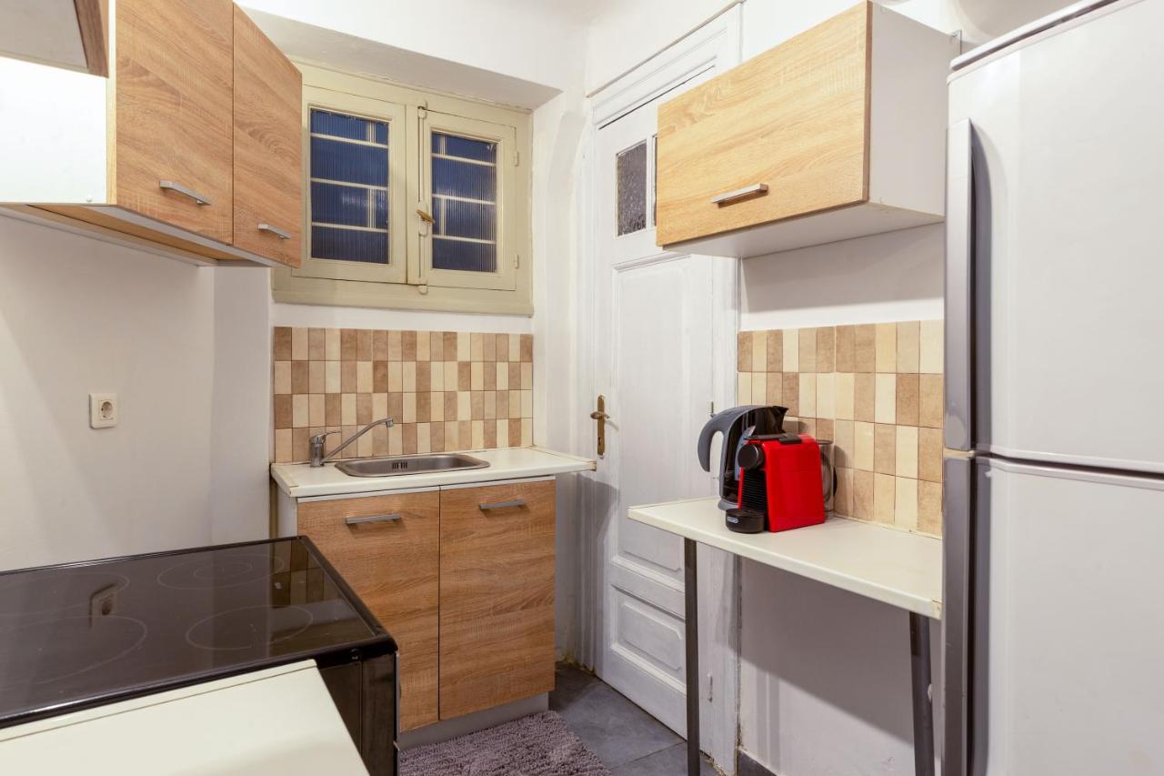 Central Apartment In The Heart Of Historic Center เอเธนส์ ภายนอก รูปภาพ
