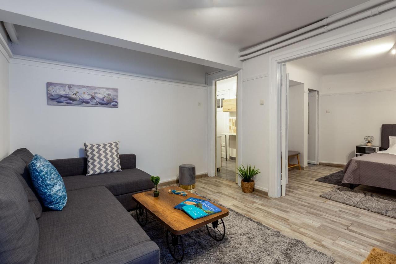 Central Apartment In The Heart Of Historic Center เอเธนส์ ภายนอก รูปภาพ